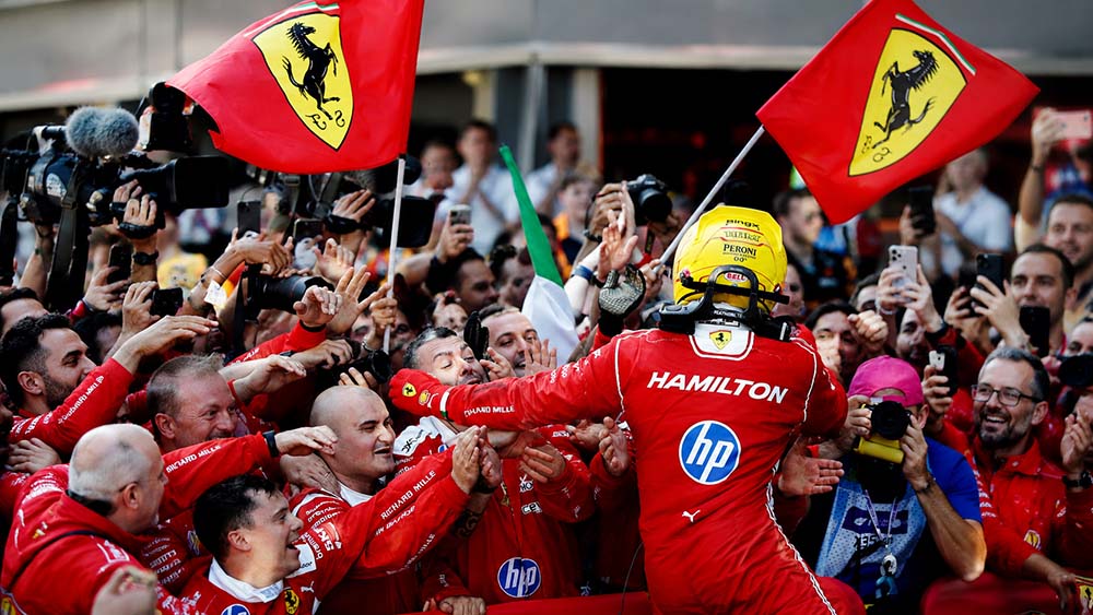 Ιστορική νίκη Χάμιλτον στη Βαρκελώνη με Ferrari Ιστορική νίκη Χάμιλτον στη Βαρκελώνη με Ferrari